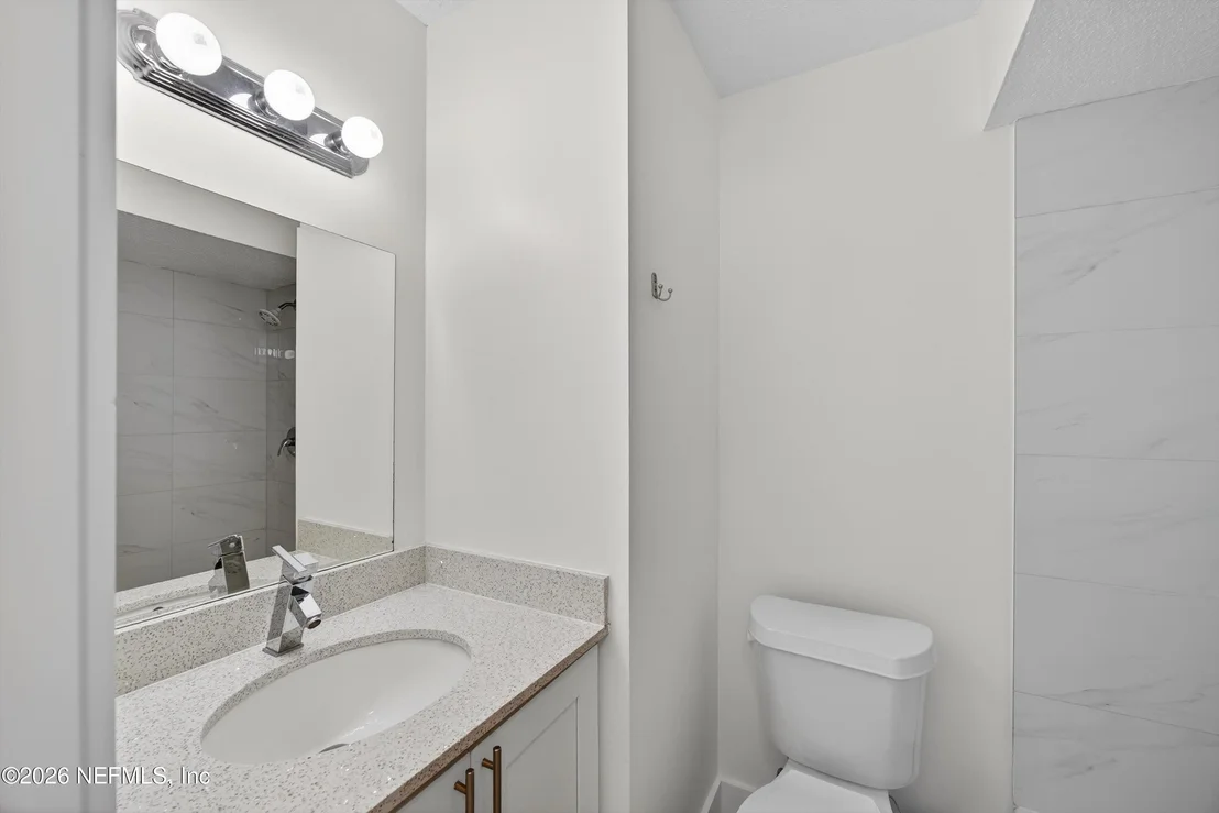 Photo of 217 CARVER Street W