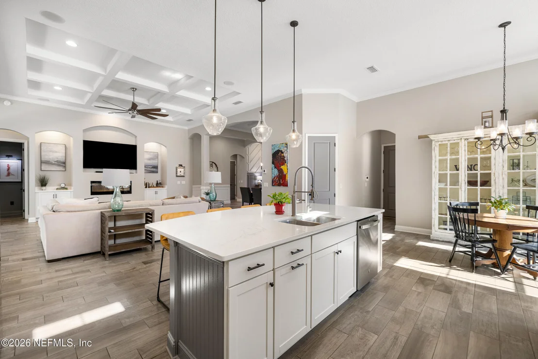 Photo of 447 GLENNEYRE Circle