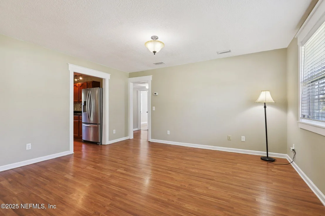 Photo of 2707 MERWYN Road