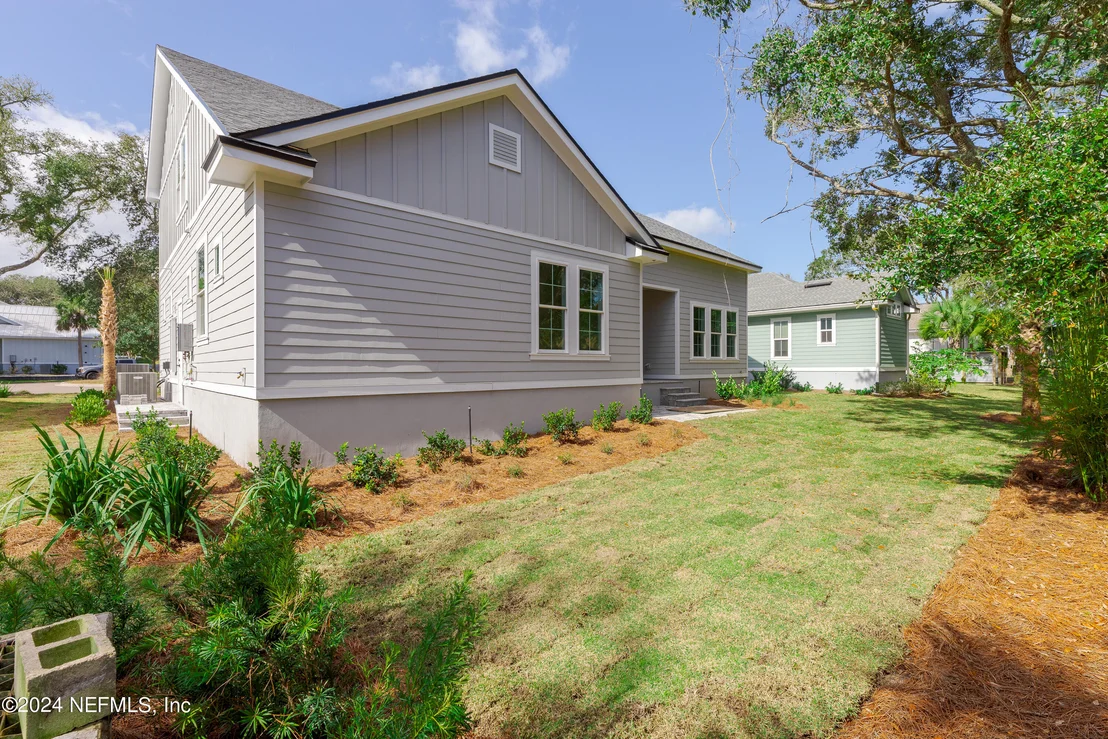 Photo of 372 RIDGEWAY Road