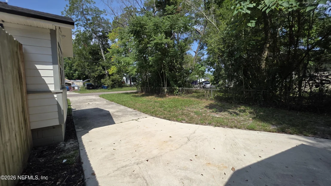 Photo of 9049 JACKSON Avenue