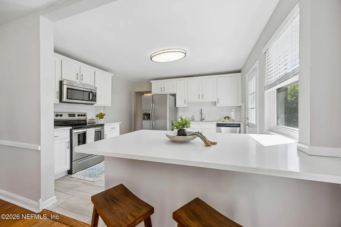 Photo of 4844 ALGONQUIN Avenue