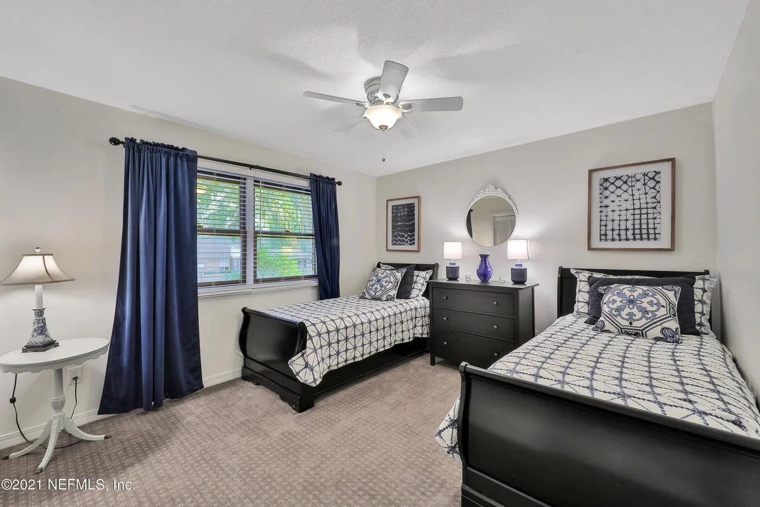 Photo of 405 OAK Drive S