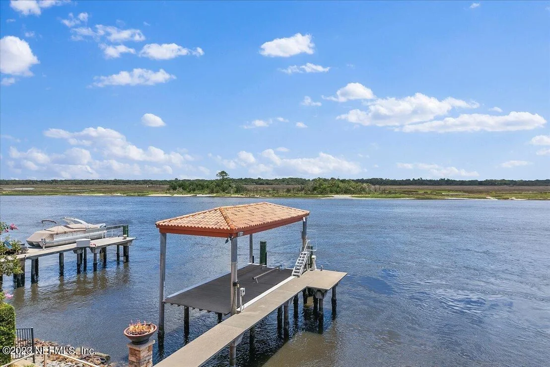 Photo of 1261 DELFINO Drive