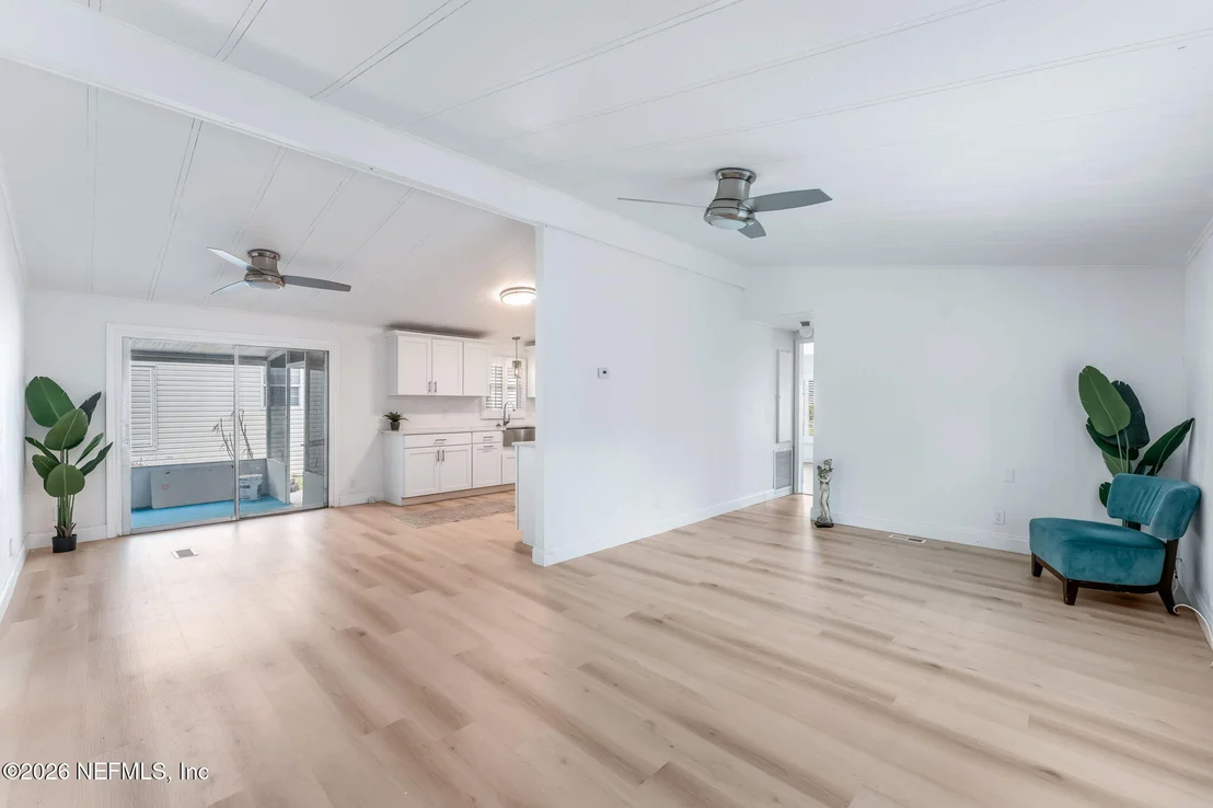 Photo of 264 SEABREEZE Drive