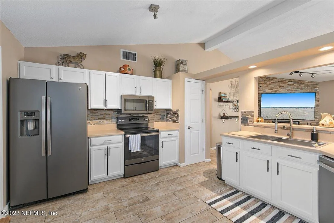 Photo of 910 LONG LAKE Drive