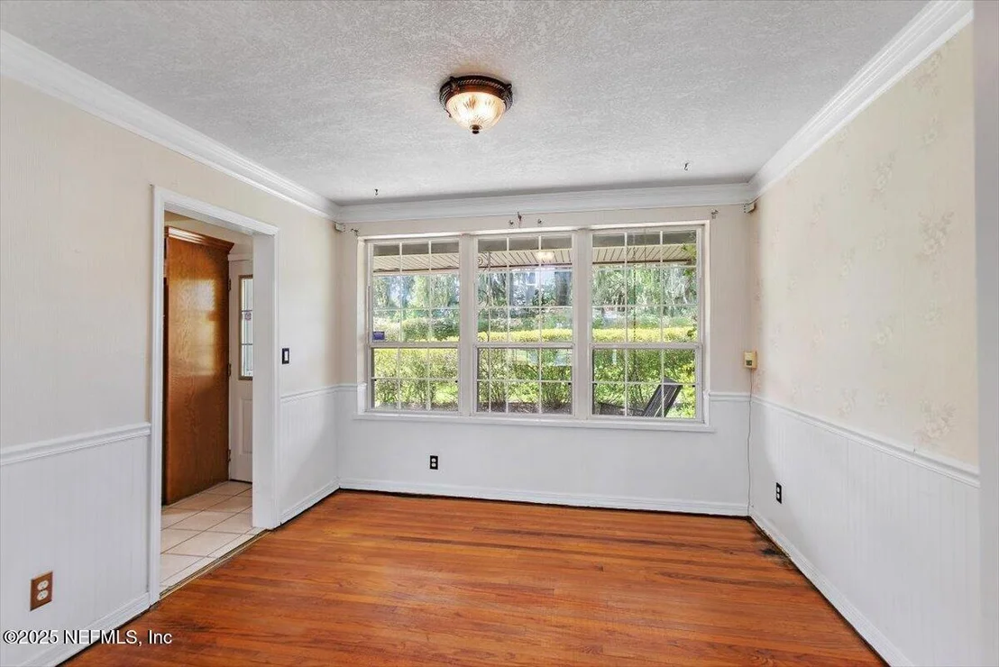 Photo of 5855 DICKSON Road