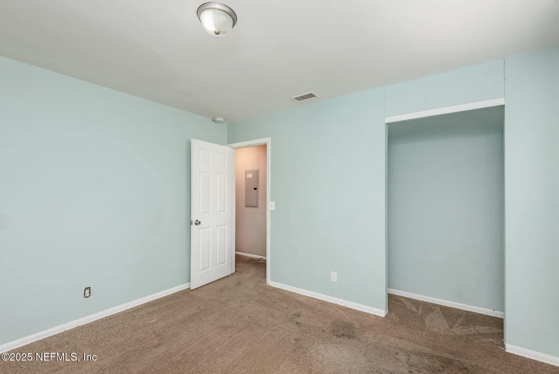 Photo of 5106 ROANOKE Boulevard