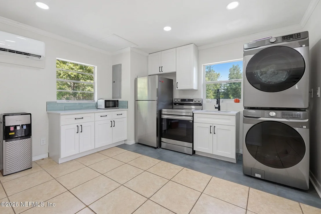 Photo of 5684 MAVERICK Road