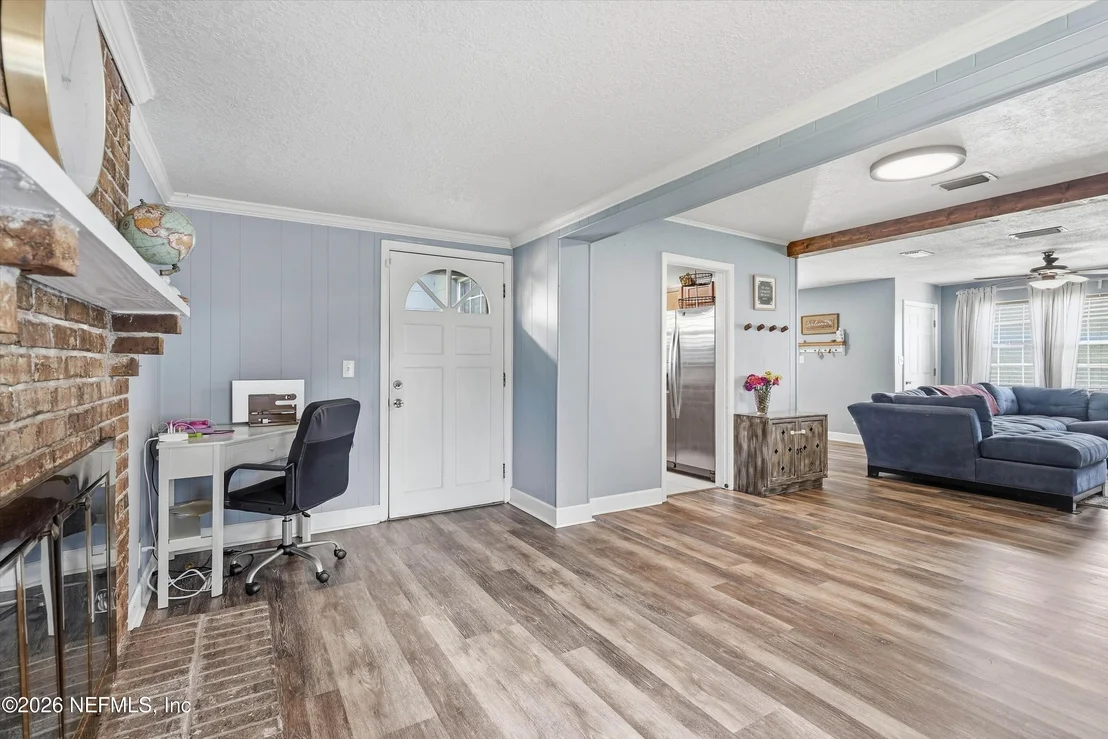Photo of 2044 WEST Road