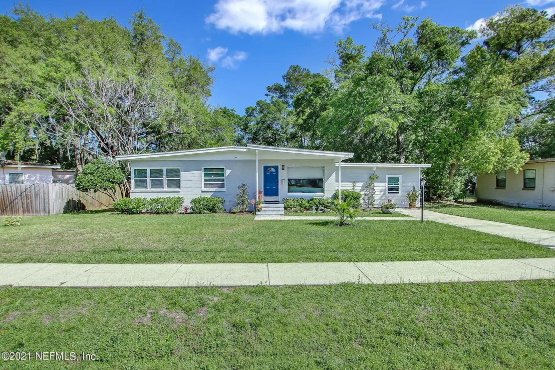 Photo of 2477 COMMUNITY Road