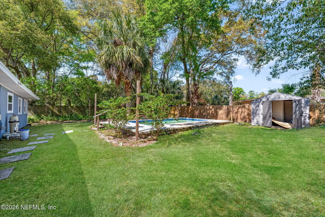 Photo of 7541 MAYAPPLE Road