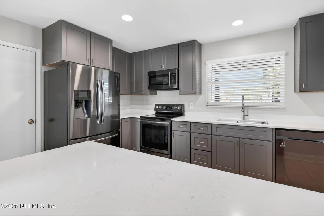 Photo of 8294 COLLINS Road