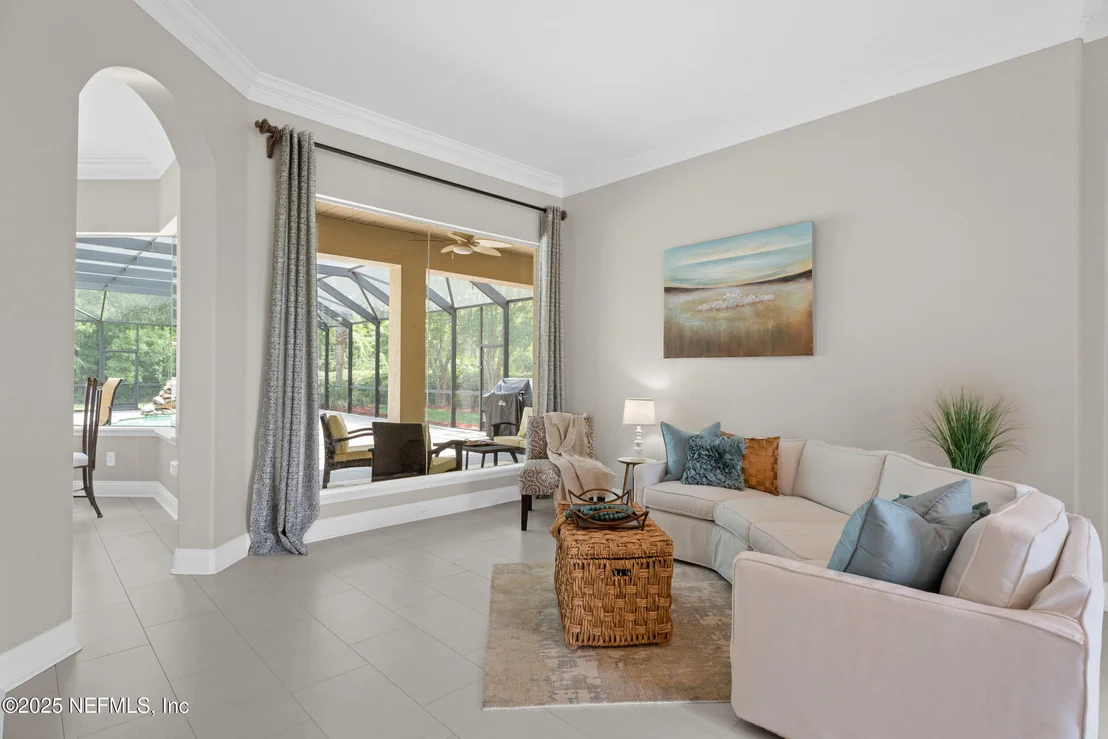 Photo of 389 SUMMERSET Drive