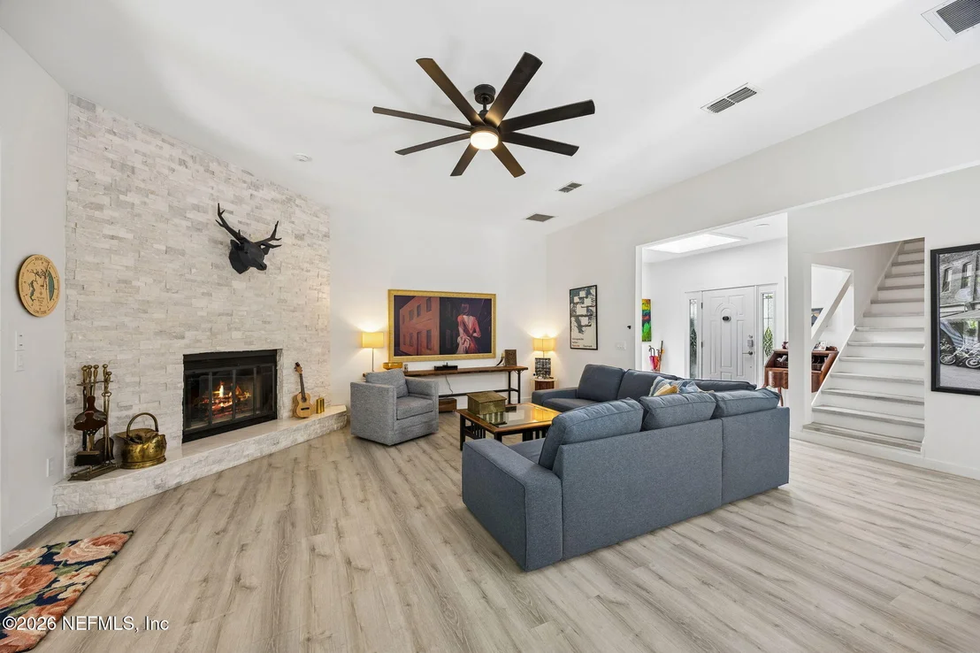Photo of 330 GARDEN Lane