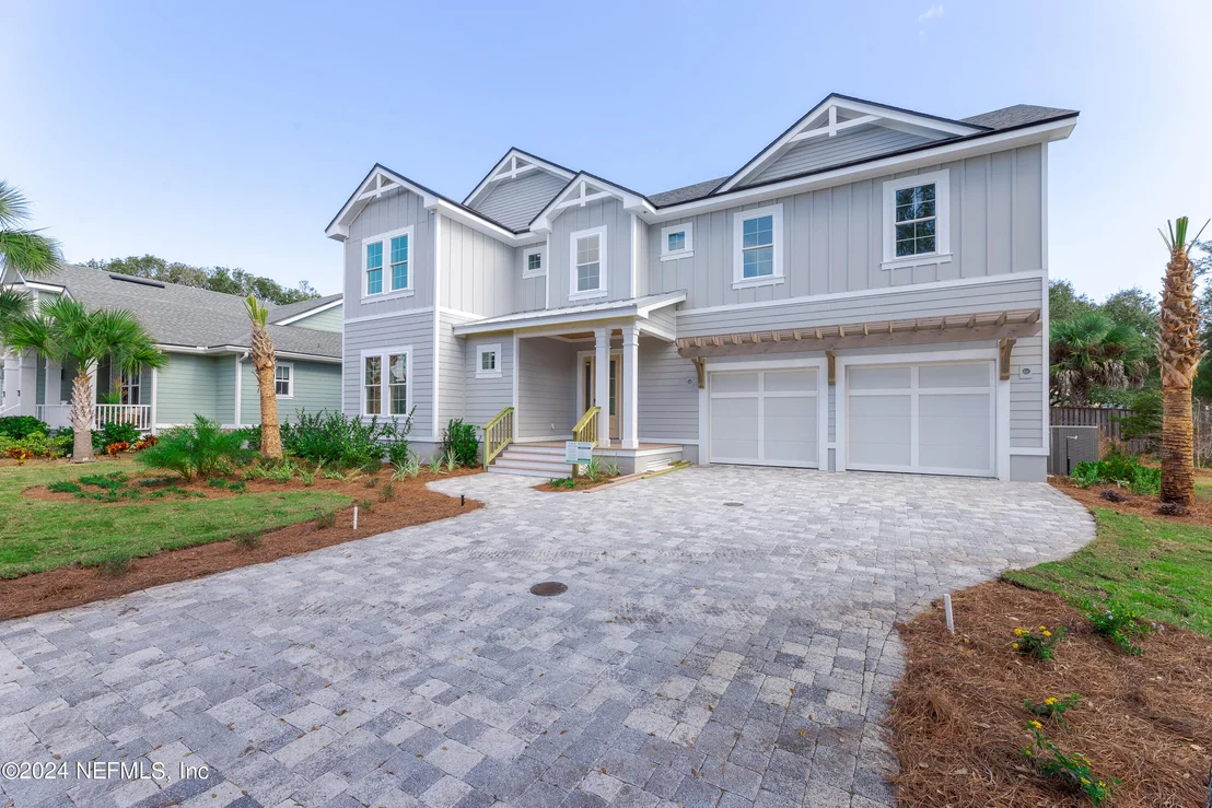 Photo of 372 RIDGEWAY Road