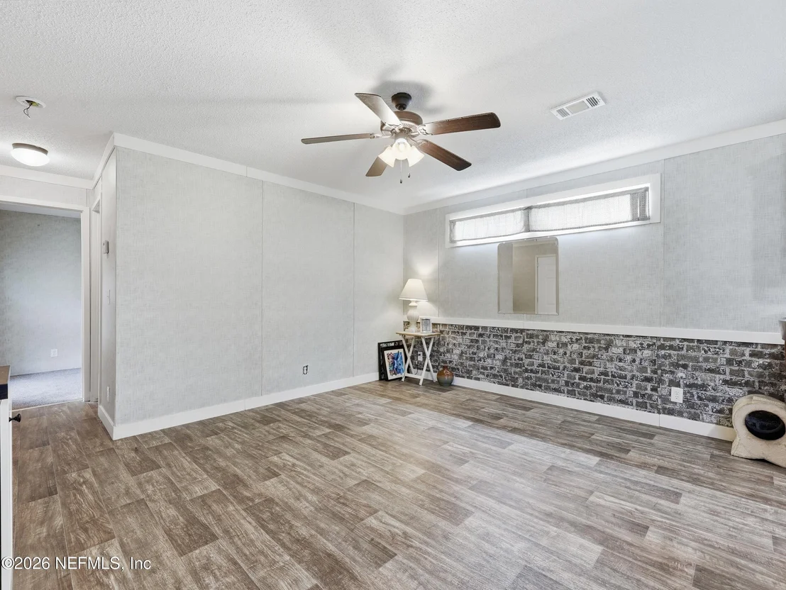 Photo of 100 BOSTWICK Lane