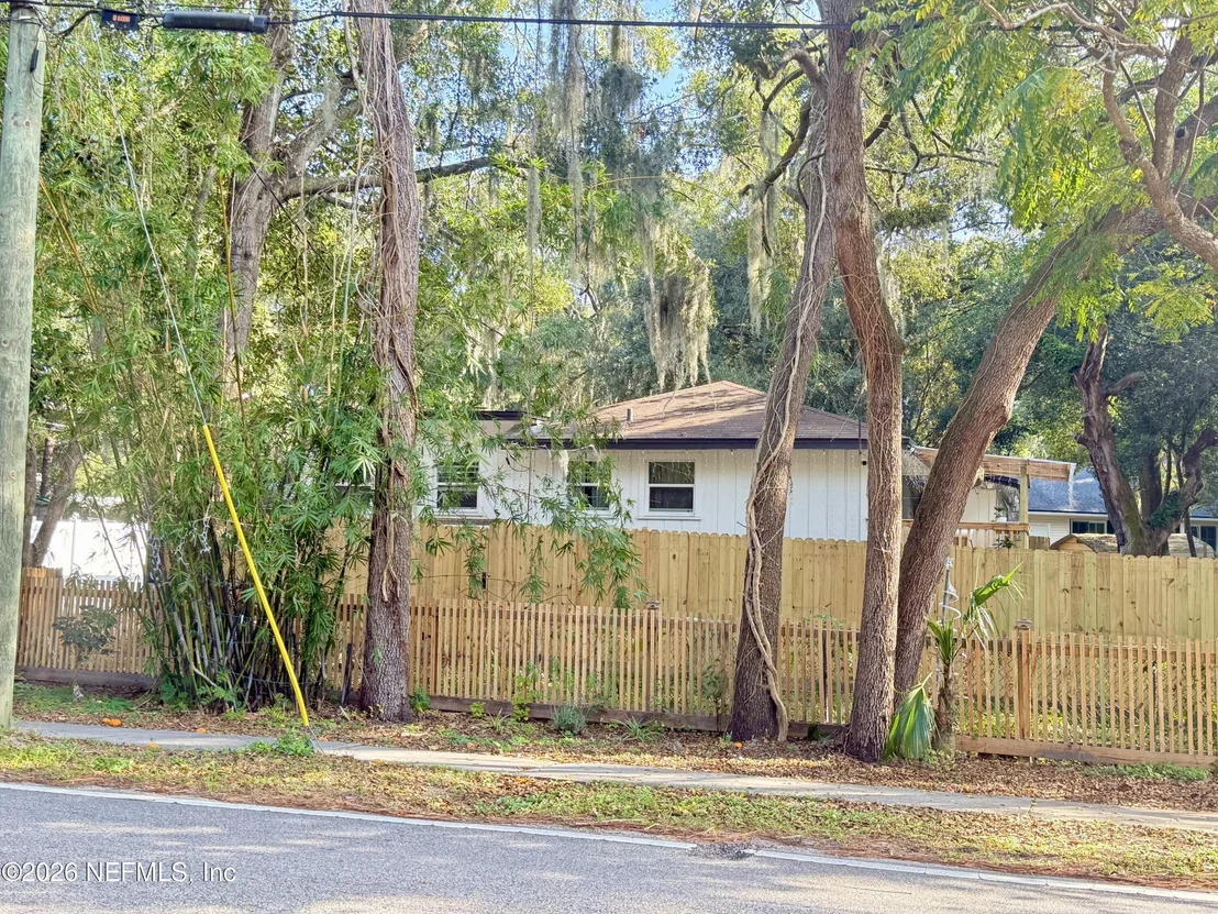 Photo of 1953 BARTRAM Road