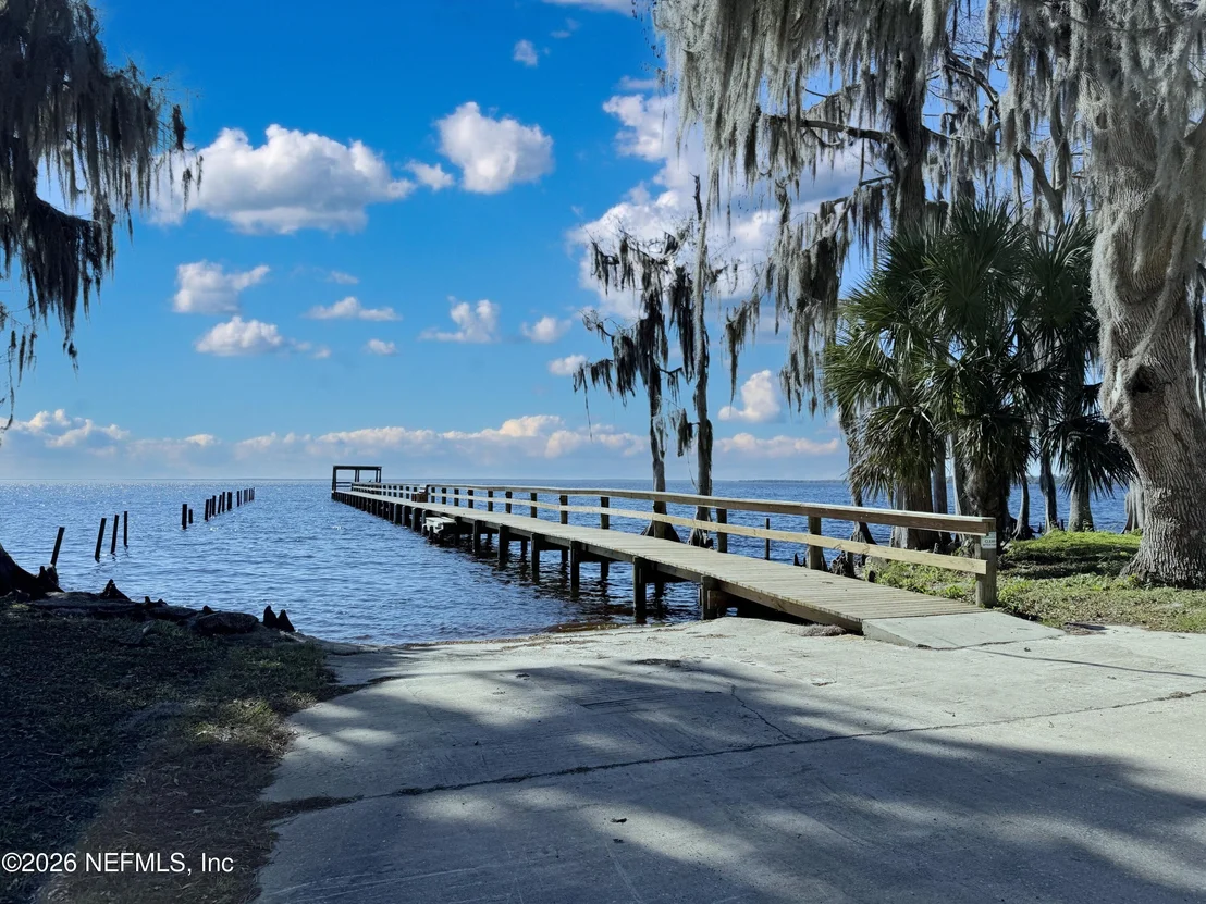 Photo of 329 CHIPOLA Drive