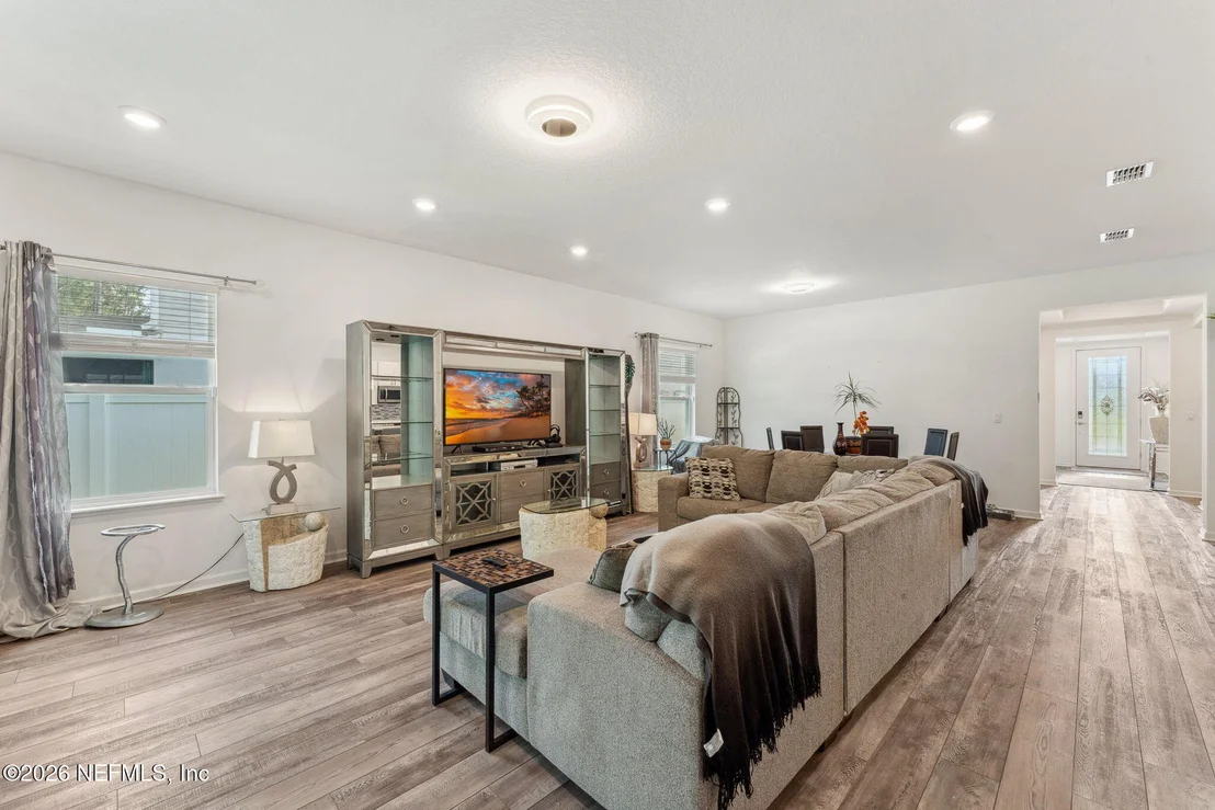 Photo of 120 OAKLEAF Way