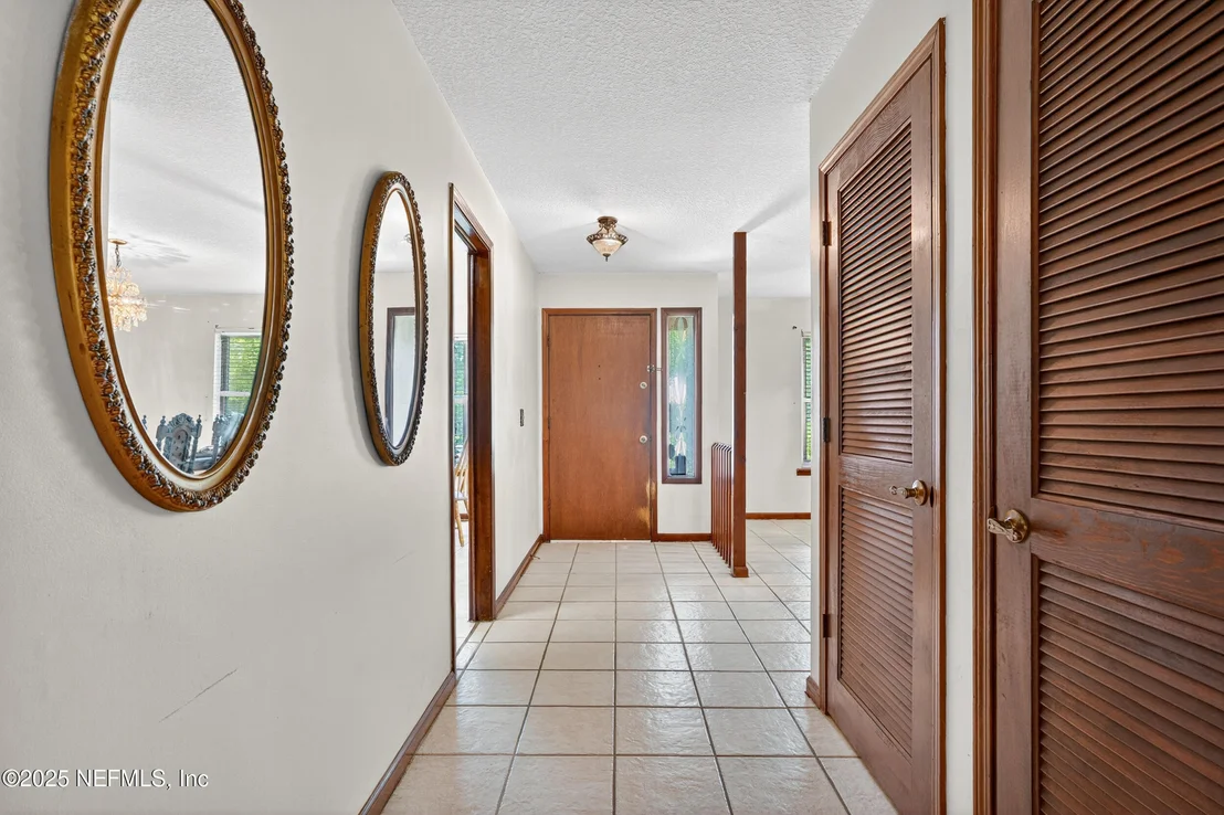 Photo of 530 HICKORY Drive