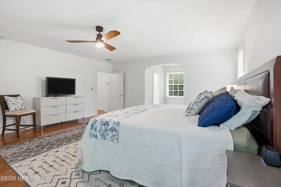Photo of 1841 RIVER Road