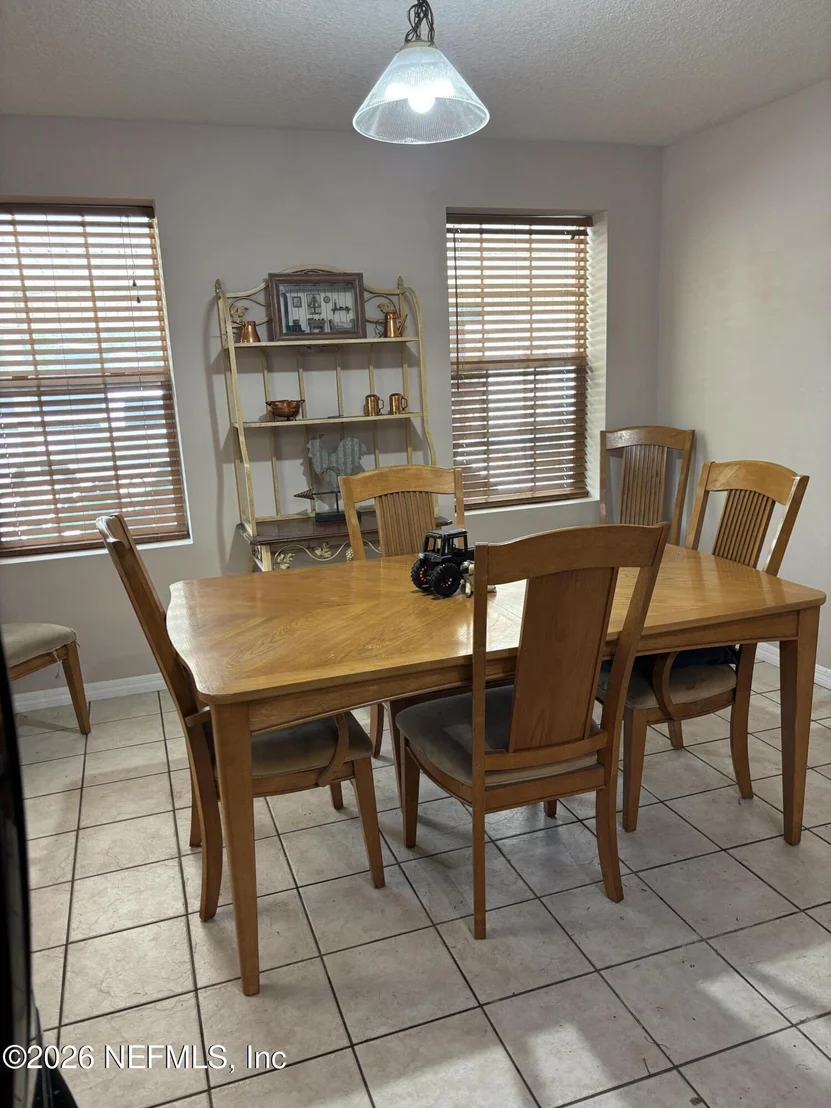 Photo of 25 CURRANT Avenue