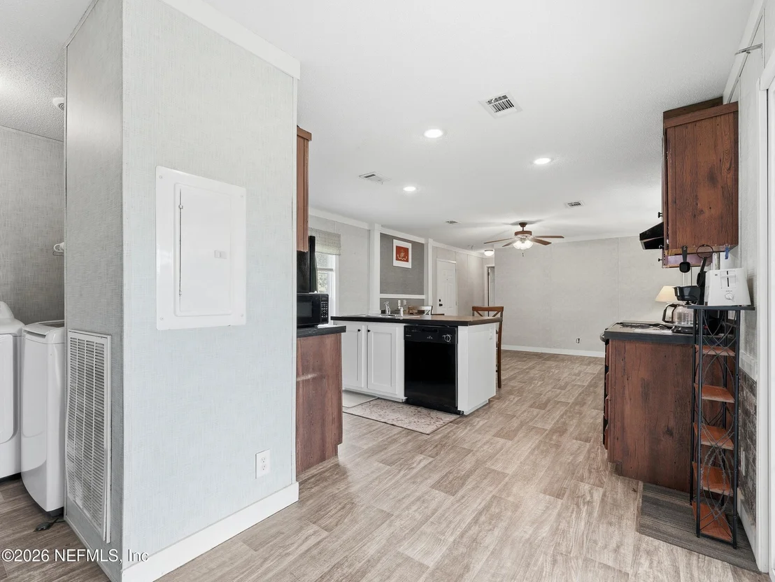 Photo of 100 BOSTWICK Lane