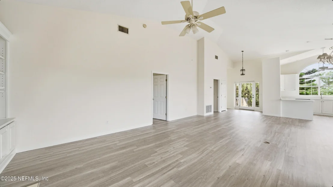 Photo of 300 RIVERSIDE Boulevard