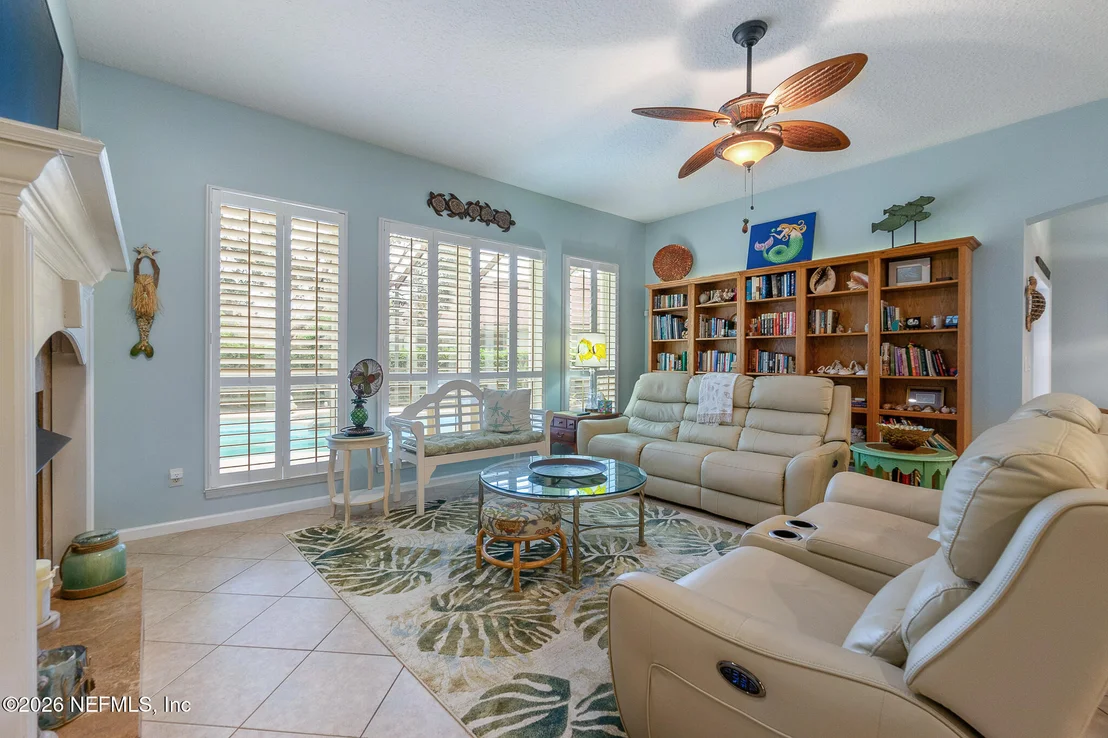 Photo of 376 VALVERDE Lane