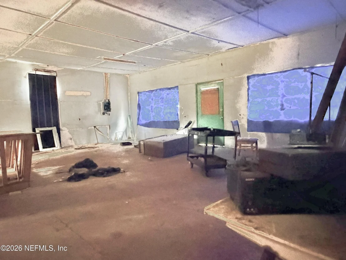 Photo of 435 W RIVER Road