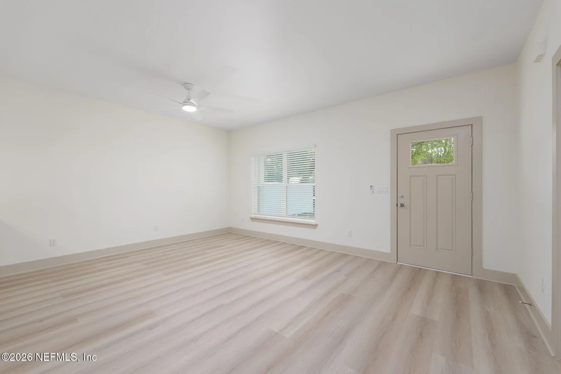 Photo of 716 W 6TH Street