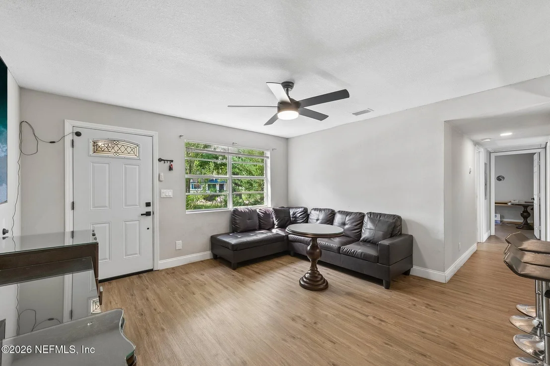 Photo of 5121 DUNSTAN Road