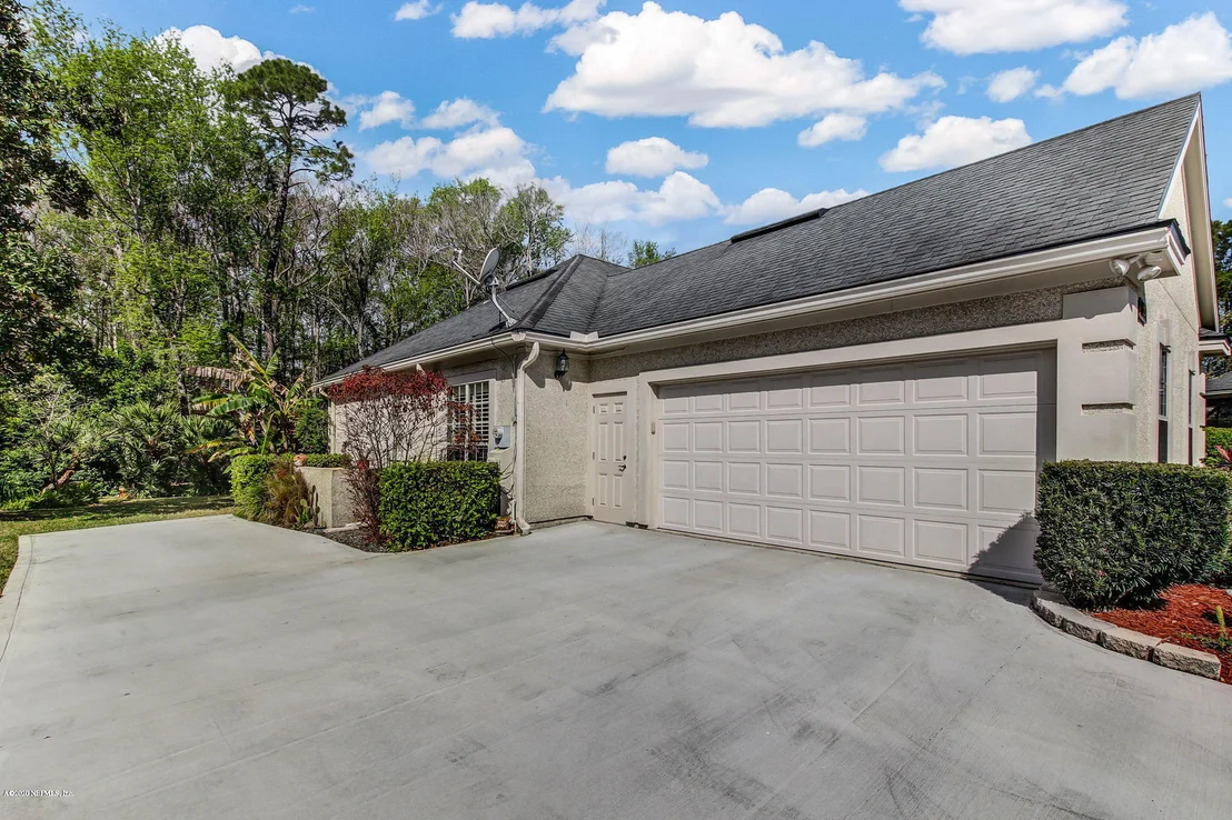 Photo of 8128 SUFFIELD Court