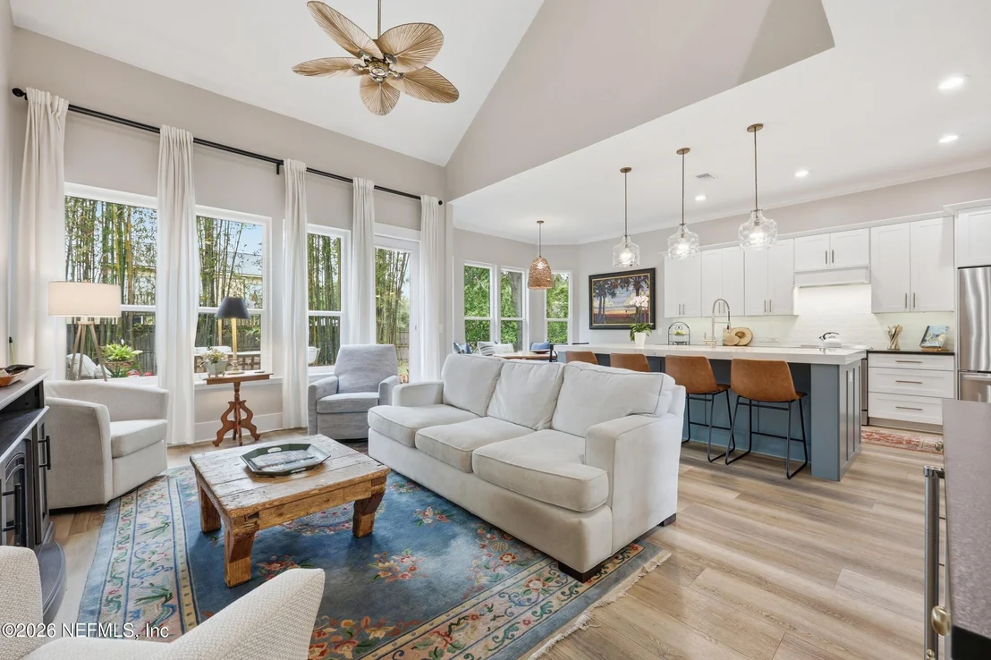 Photo of 521 SUNSET Drive