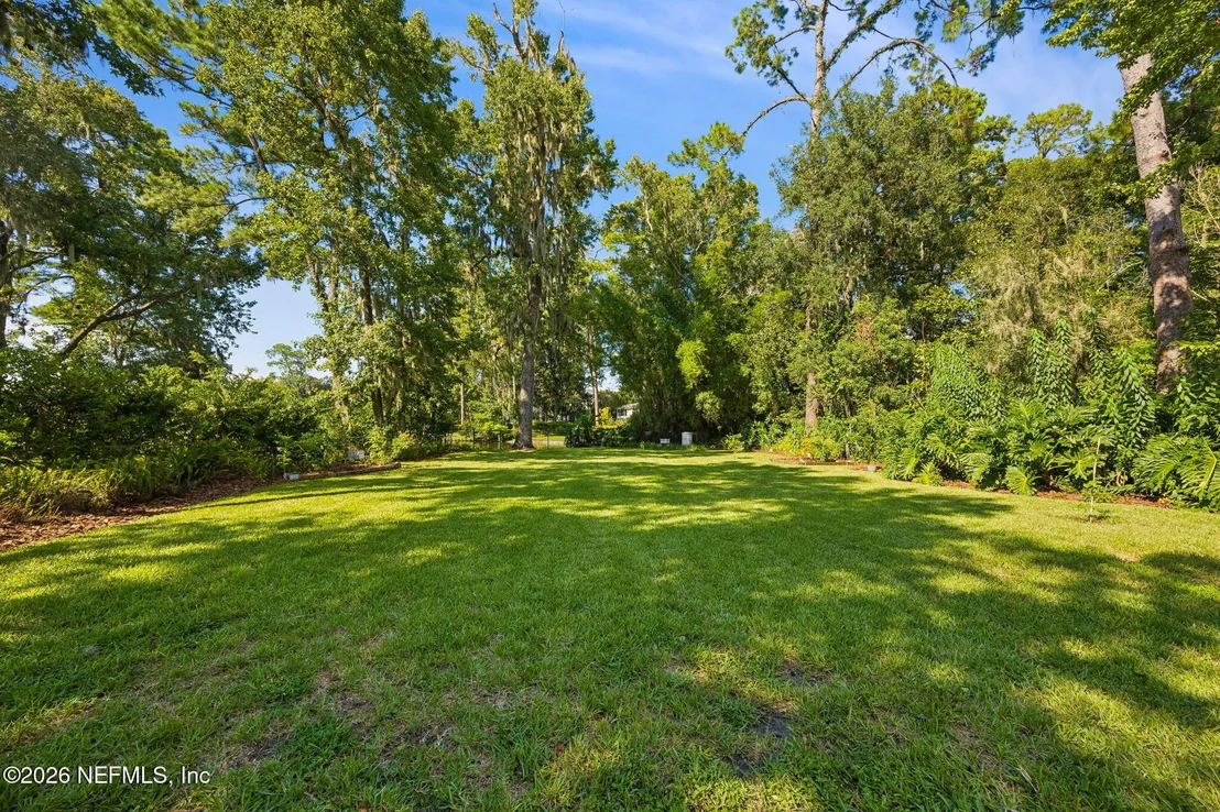 Photo of 1237 MAPLETON Road