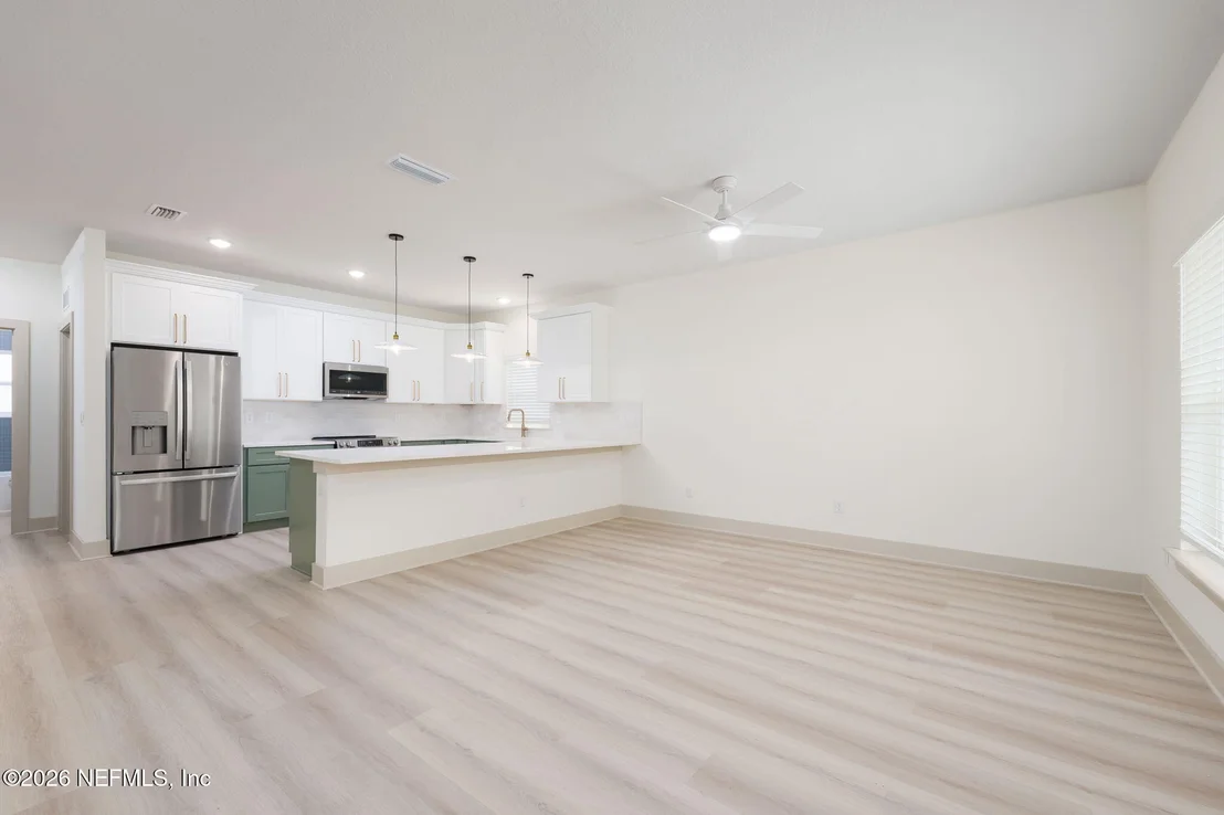 Photo of 716 W 6TH Street