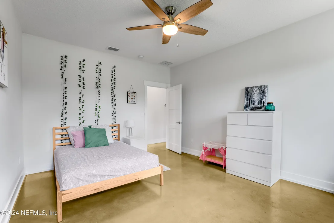 Photo of 540685 LEM TURNER Road