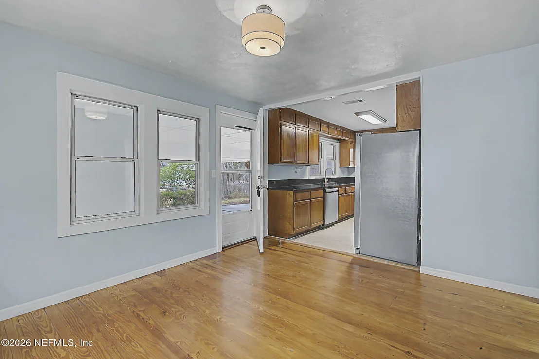 Photo of 330 S 4TH Street