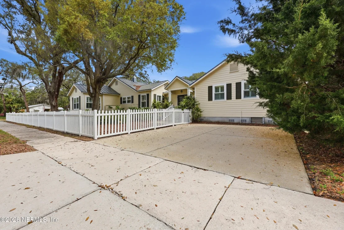 Photo of 17 SYLVAN Drive