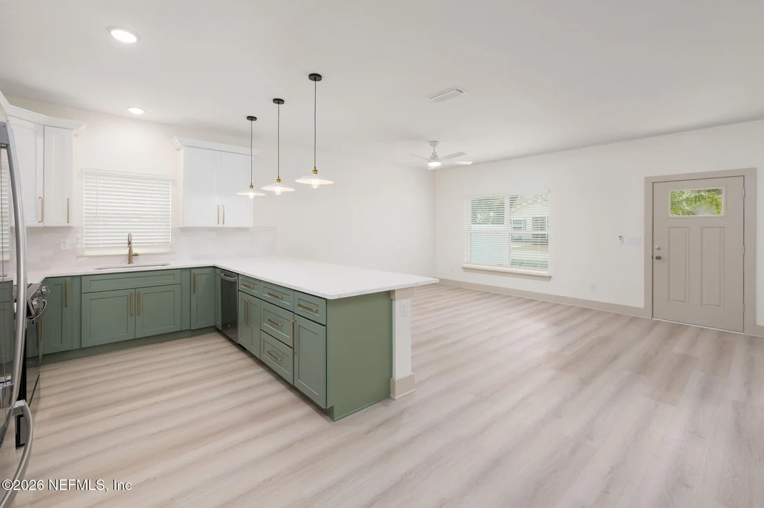 Photo of 716 W 6TH Street