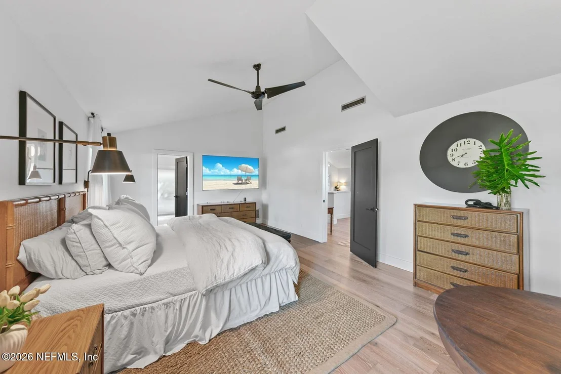 Photo of 1105 KINGS Road