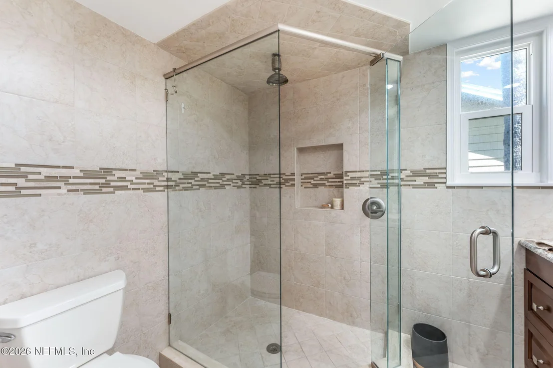 Photo of 1242 BEACH Avenue