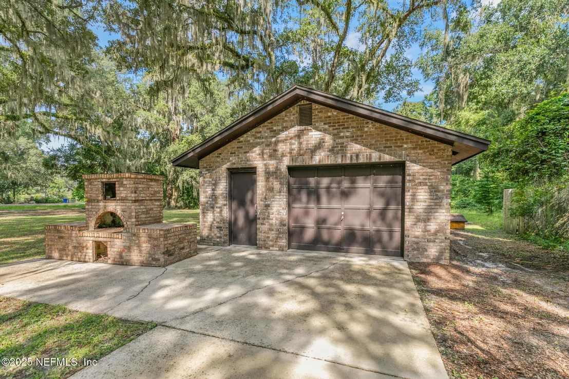 Photo of 1885 RIVER OAKS Drive