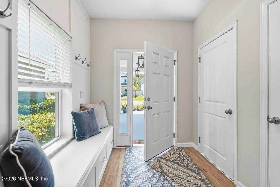 Photo of 490 WINDERMERE Way