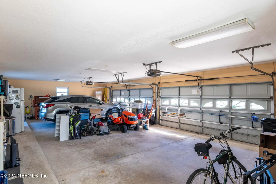 Photo of 487 CREIGHTON Road