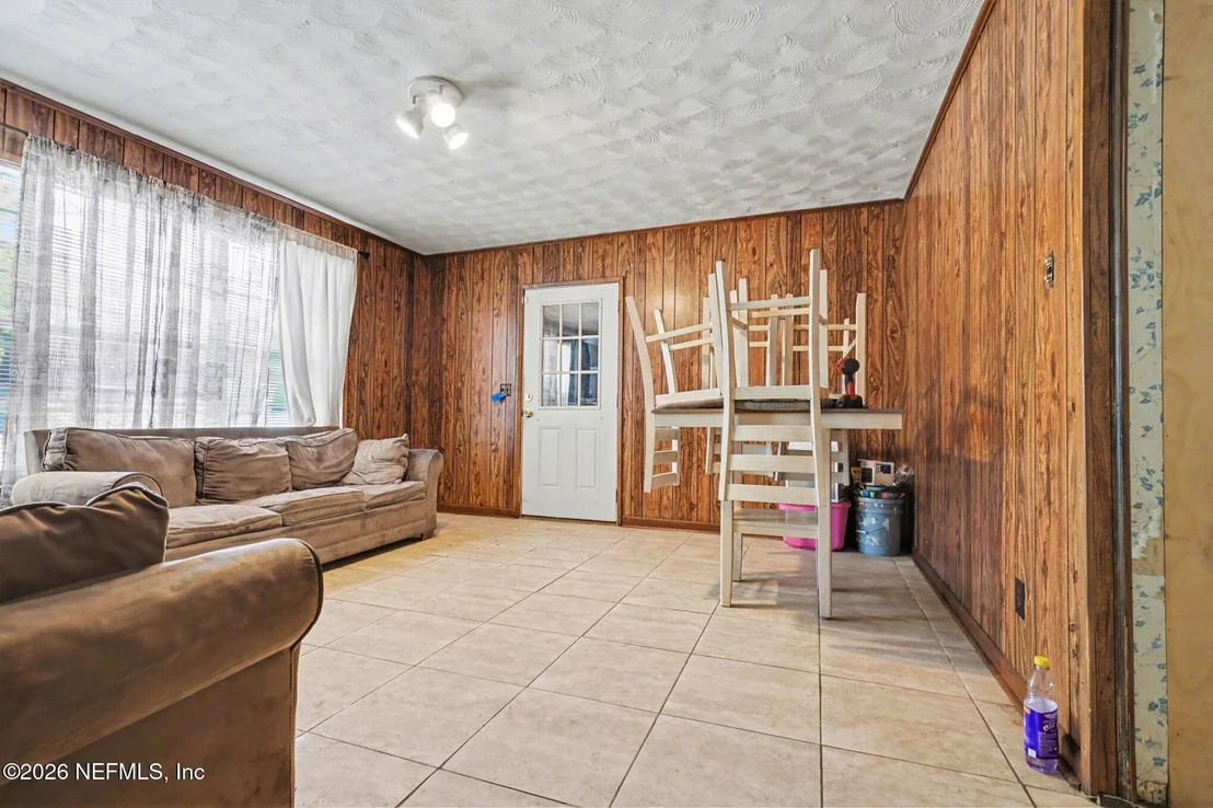 Photo of 1826 LEON Road