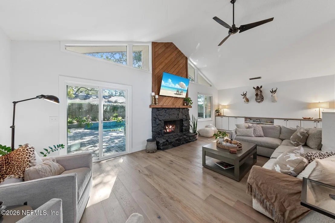 Photo of 1105 KINGS Road