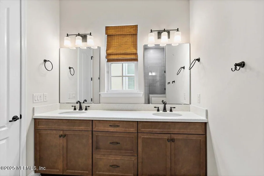 Photo of 96014 ENCLAVE Manor