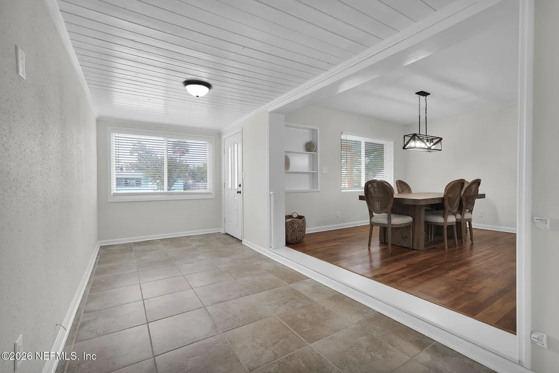 Photo of 101 CARVER Street W